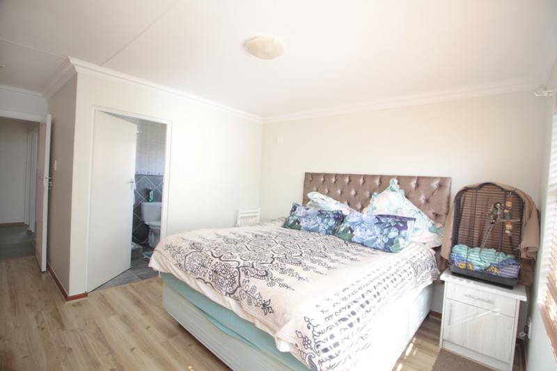 3 Bedroom Property for Sale in Fraaiuitsig Western Cape